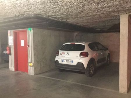 location garage lyon 7eme dans résidence surveillée