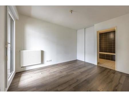 appartement t3 de 59 m² avec place de parking et balcon à bayonne