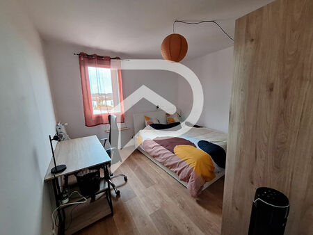 chambre nîmes dans un appartement de 4 pièce(s)