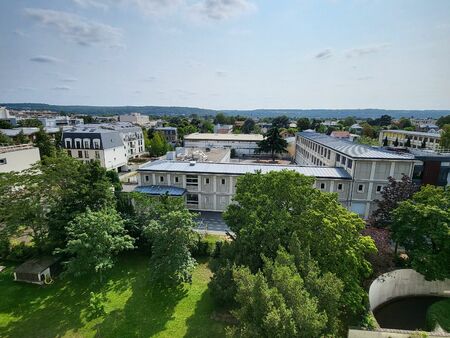 exceptionnel en étage élevé  grand 4 pièces avec loggia secteur brimont à 8' du rer