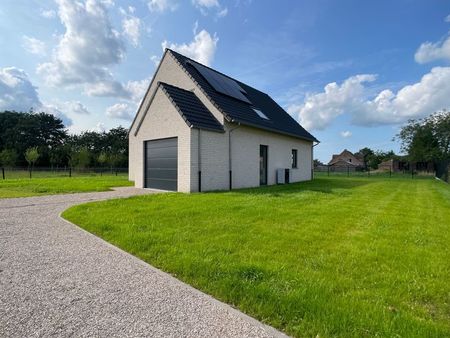 volledig afgewerkte en vrijstaande landelijke villa te ru...