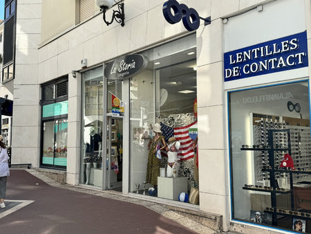 local commercial de 45m2 village enghien les bains