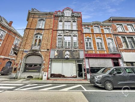 maison de commerce avec triplex à vendre au centre de dinant