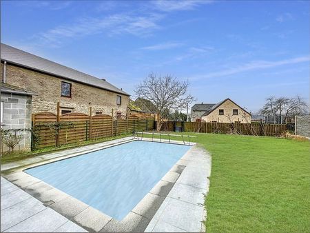 maison avec piscine chauffée et garage de 40m²