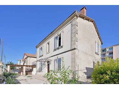 arles! maison de caractère 6 pièces 127 m2 proche centre ville avec cour et garage