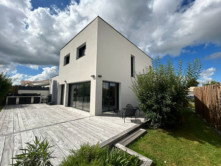 vente maison 5 pièces  130.00m²  mouilleron