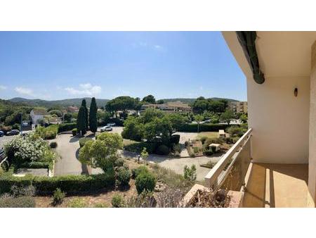 appartement à vendre proche plage et commerces avec parking à bormes les mimosas la favièr