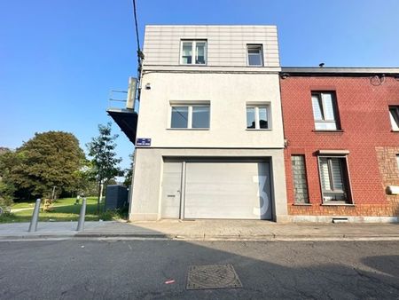 immeuble mixte (entrepôt + duplex)