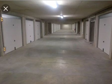 location parking 25m2 marseille 8eme (13008) - 200 € - surface privée