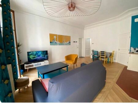 appartement cossu dans un immeuble marseillais