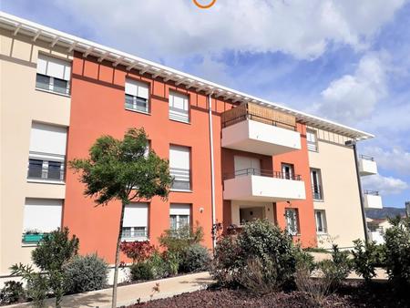 t2 avec balcon et parking à cavaillon