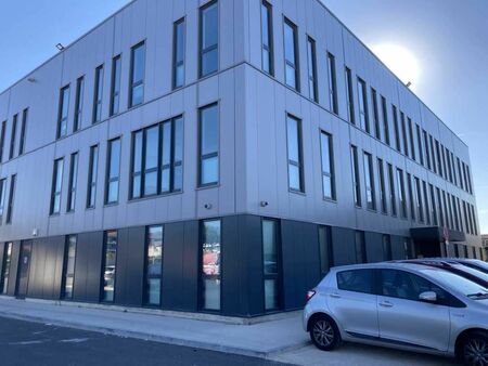 bureaux 610 m²