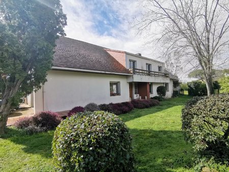 maison familiale de type 6 avec agréable jardin de 3344 m² arboré et piscine