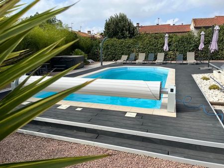 villa avec piscine + son t2 attenant