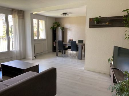 appartement t5 lumineux et rénové récemment village vaulx en velin