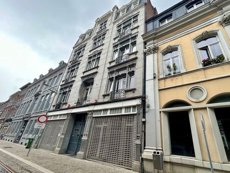 appartement de style avec grandre terrasse  local vélo