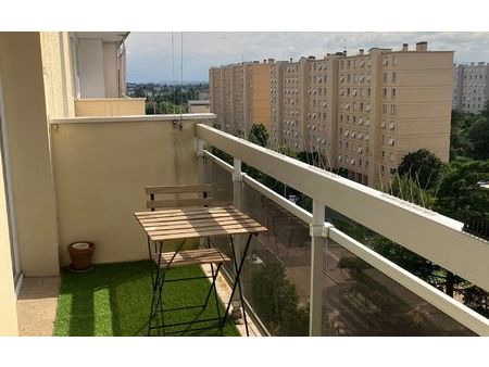 location appartement  67 m² t-3 à sainte-foy-lès-lyon  1 100 €