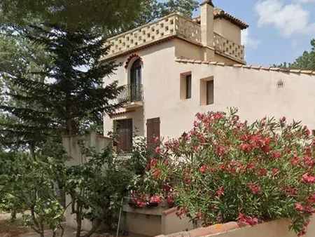 magnifique maison atypique avec rivière passant en bas du jardin  vue imprenable sur le fl