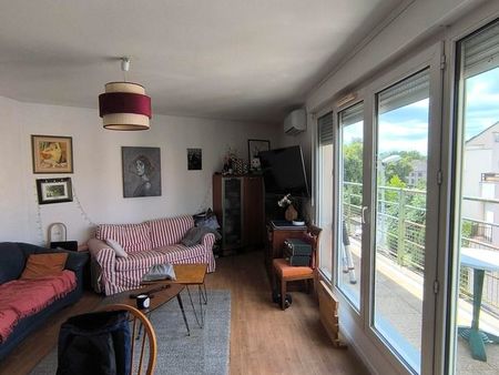 particulier vend appartement 3 chambres à la gare de savigny sur orge