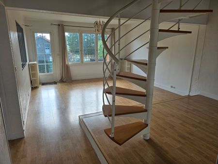 appartement 4 pièces  83m² aux 1er et 2e étages d'une maison