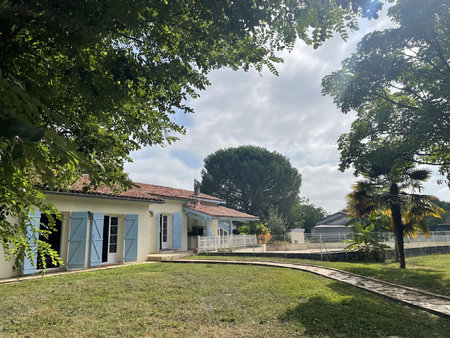 maison de campagne avec garage et piscine proche de castelna