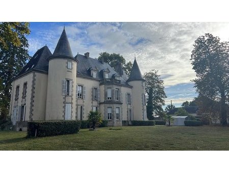 château avec gîtes  piscines et domaine de 13 5 ha