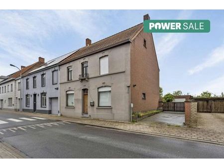 maison mitoyenne avec 4 chambres à vendre à dentergem.