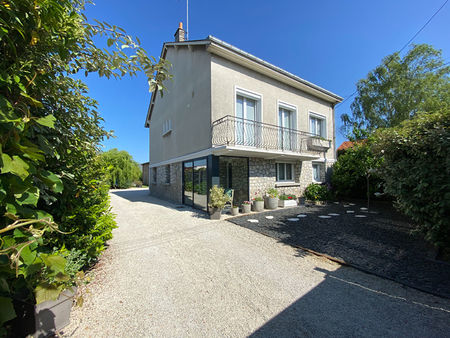 limite orléans maison familiale de 7 pièces avec jardin et dépendances