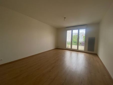 t3 duplex courbevoie avec balcon et parking