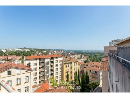 duplex au dernier étage avec ascenseur