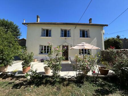 maison de village de 3 chambres superbement rénovée et présentée