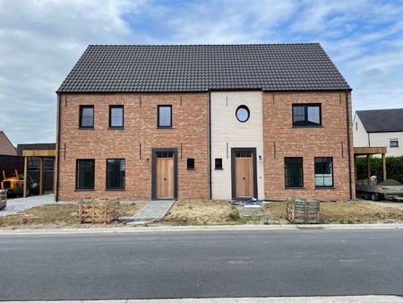 huis te huur in roeselare met 3 slaapkamers