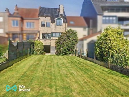 maison très spacieuse avec ascenseur et beau jardin