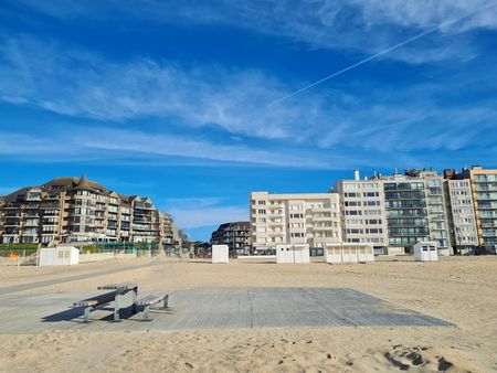 studio spacieux avec vue frontale sur la mer situé sur la d