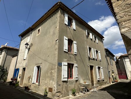 maison de village de qualité avec de beaux éléments d'origine