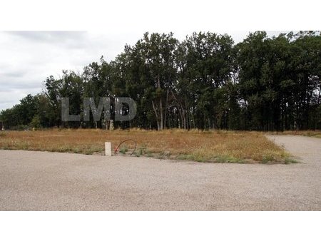 terrain constructible de 864 m²