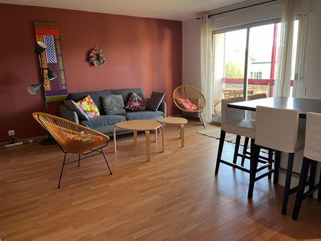 t2 meublé biarritz beaurivage 48m2  parking  bail étudiant