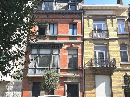 ixelles - quartier louise - grande maison avec jardin à réno