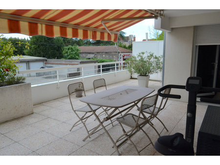 hyper centre appartement t2 terrasse