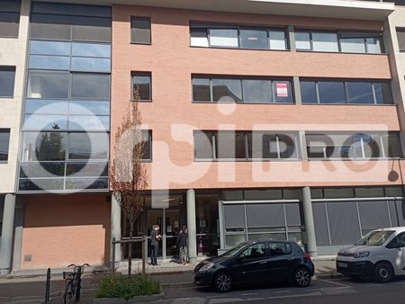 location de bureau de 67 m² à reims - 51100