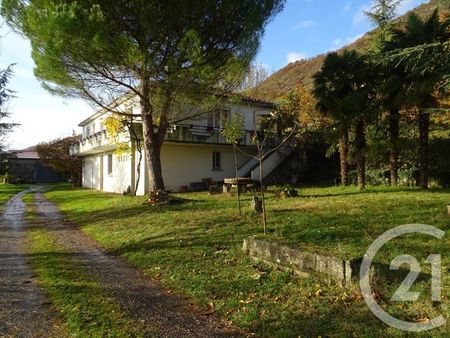 maison à louer - 5 pièces - 119 41 m2 - st affrique - 12 - midi-pyrenees