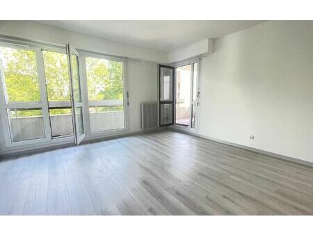 location appartement  m² t-3 à les ulis  1 100 €