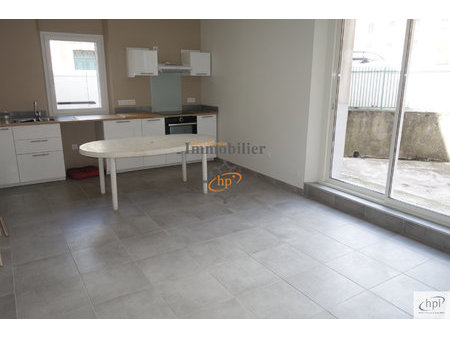 location appartement t3 avec terrasse en rez-de-chaussée