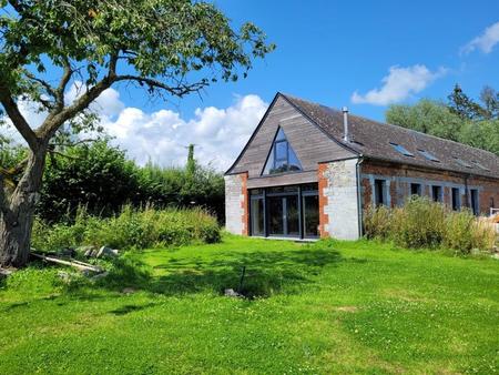 fermette en pleine campagne dans l'avesnois. maison isolée avec un grand terrain.