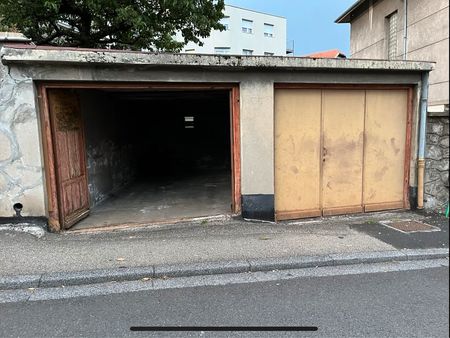 garage 15m2 / box 36m3 hyper centre firminy rue trémollet