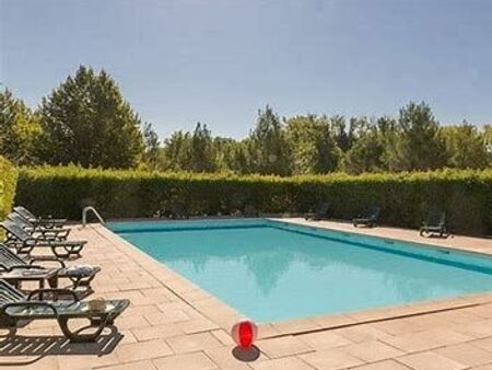 magnifique grand t2 terrasse 52m2 pays d'aix village provençal dans résidence avec piscine