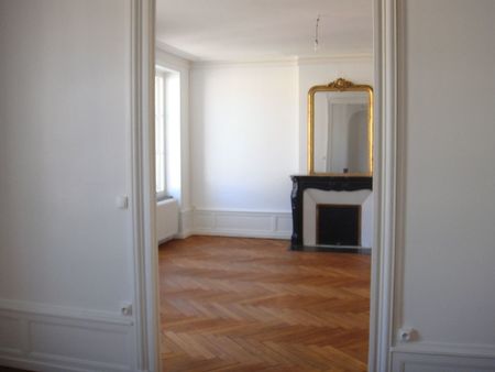 f4 lot 5 libre de suite proche cours léopold et place carnot au 1 place du luxembourg 5400