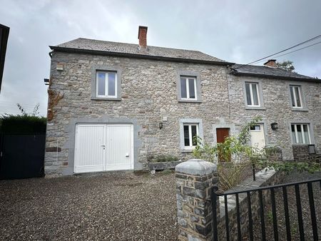 jolie maison à arbre