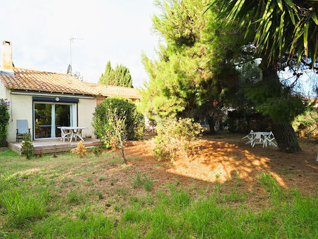 villa sète t5 de plain-pied sur 864m² de terrain avec dépendance attenante.