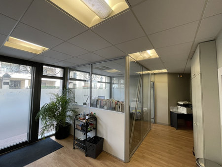 local professionnel ou bureaux avec vitrine proche centre la